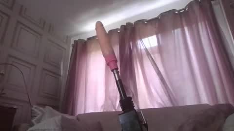 Snapshot of xenawilliams69 chatting on June 10, 1:54 pm xenawilliams69 online show from June 10, 1:54 pm