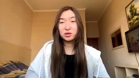 Mia online show from March 12, 7:58 am