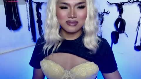 Snapshot of xfreyalibitina69x chatting on May 8, 12:10 pm xfreyalibitina69x online show from May 8, 12:10 pm