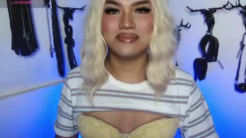 Snapshot of xfreyalibitina69x chatting on May 9, 8:25 pm xfreyalibitina69x online show from May 9, 8:25 pm