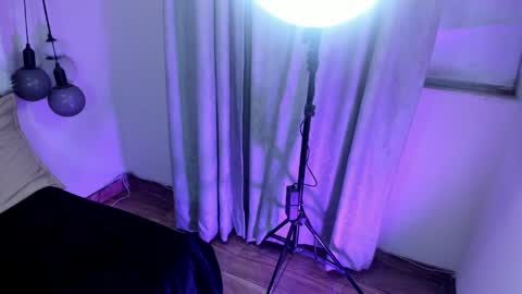 hinata  online show from March 28, 11:15 pm