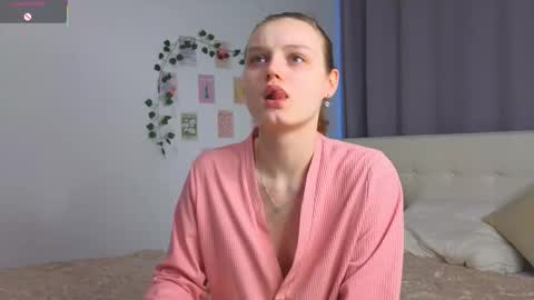 Luna and Lina online show from November 29, 4:15 am