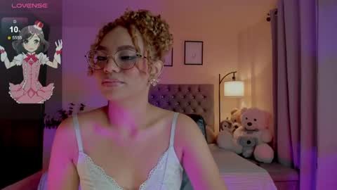 Snapshot of ximena_sotto1 chatting on April 28, 2:27 am camila online show from April 28, 2:27 am