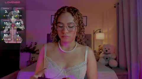 Snapshot of ximena_sotto1 chatting on May 1, 6:12 pm camila online show from May 1, 6:12 pm