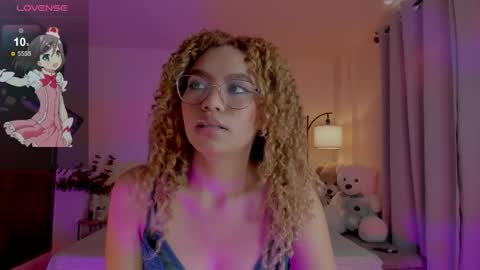 Snapshot of ximena_sotto1 chatting on May 3, 6:58 pm camila online show from May 3, 6:58 pm