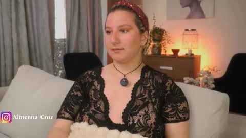 Snapshot of ximenna_cruz_ chatting on February 5, 1:05 pm Xime Independent Artist online show from February 5, 1:05 pm