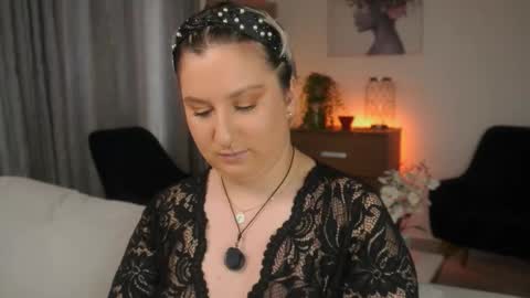 Snapshot of ximenna_cruz_ chatting on February 21, 1:01 pm Xime Independent Artist online show from February 21, 1:01 pm
