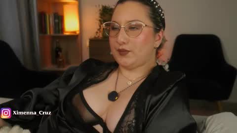 Snapshot of ximenna_cruz_ chatting on February 27, 3:12 pm Xime Independent Artist online show from February 27, 3:12 pm