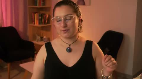 Snapshot of ximenna_cruz_ chatting on May 10, 1:16 pm Xime Independent Artist online show from May 10, 1:16 pm