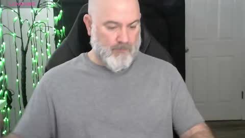 Snapshot of xjohnniex77 chatting on February 17, 3:40 pm MrSlowBurn77 online show from February 17, 3:40 pm