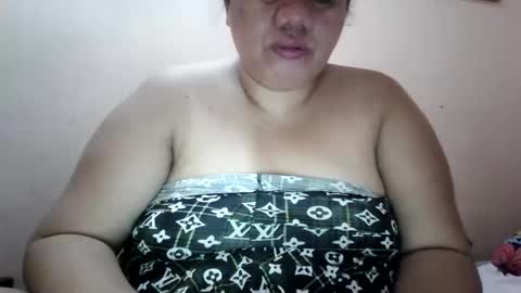 xjuicytits online show from February 17, 1:02 am