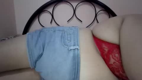 xjuicytits online show from February 21, 12:28 pm