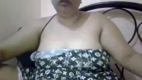 Snapshot of xjuicytits chatting on May 18, 10:37 pm xjuicytits online show from May 18, 10:37 pm