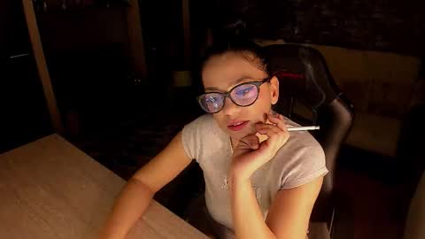 Lara online show from February 15, 8:49 pm