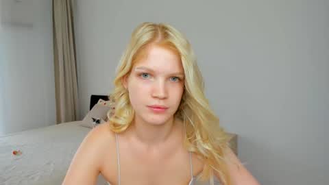Snapshot of xloe_queen chatting on July 23, 6:55 am Chloe online show from July 23, 6:55 am