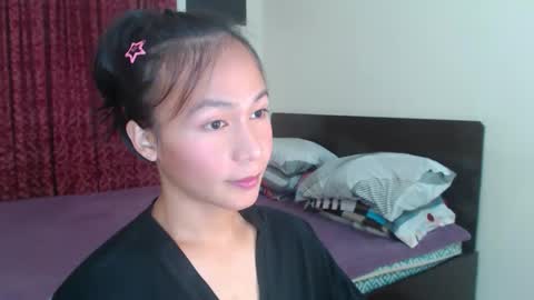 Snapshot of xlovely_destinyx chatting on December 18, 6:25 pm Alice online show from December 18, 6:25 pm