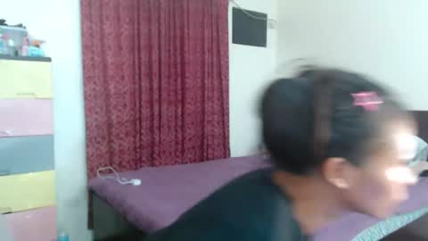 Snapshot of xlovely_destinyx chatting on February 12, 7:13 am Alice online show from February 12, 7:13 am