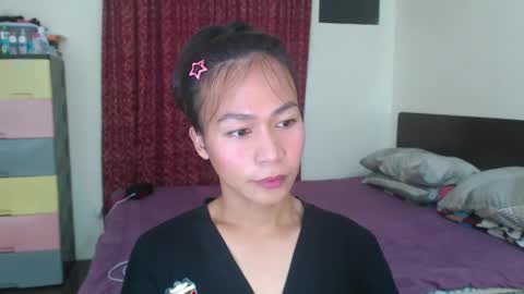 Snapshot of xlovely_destinyx chatting on March 10, 4:57 pm Alice online show from March 10, 4:57 pm