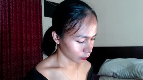 Snapshot of xlovely_destinyx chatting on November 25, 6:02 am Alice online show from November 25, 6:02 am