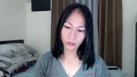 Snapshot of xlovely_destinyx chatting on January 12, 3:17 pm Alice online show from January 12, 3:17 pm