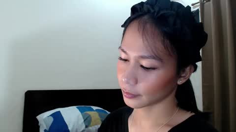 Snapshot of xlovely_destinyx chatting on February 9, 6:12 pm Alice online show from February 9, 6:12 pm