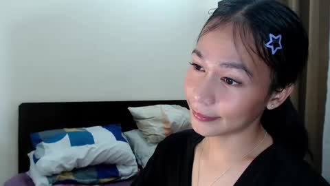 Snapshot of xlovely_destinyx chatting on February 20, 9:15 pm Alice online show from February 20, 9:15 pm