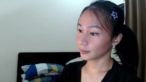 Snapshot of xlovely_destinyx chatting on March 6, 1:29 pm Alice online show from March 6, 1:29 pm