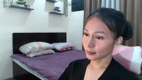Snapshot of xlovely_destinyx chatting on May 13, 7:11 pm Alice online show from May 13, 7:11 pm