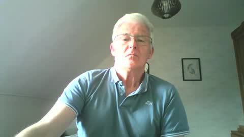 Snapshot of xmaeg3 chatting on March 10, 9:32 am xmaeg3 online show from March 10, 9:32 am