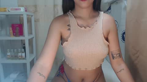 Snapshot of xmaxie_ chatting on May 27, 12:35 pm Maxie online show from May 27, 12:35 pm