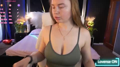 Snapshot of xo_monica chatting on June 2, 5:31 am Monica online show from June 2, 5:31 am