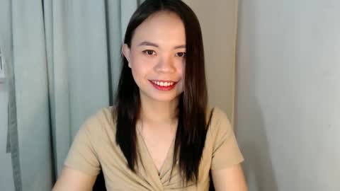 Snapshot of xo_worth_it chatting on February 8, 12:25 am nathalie online show from February 8, 12:25 am