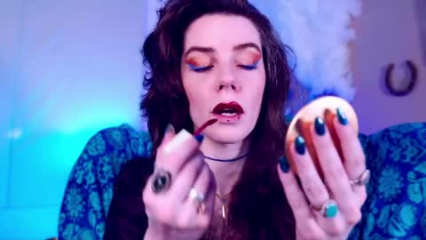 Bella Bondai online show from March 31, 11:05 pm