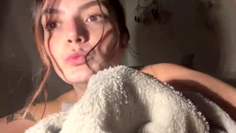 Snapshot of xocammymuse chatting on November 6, 11:37 pm Cammy Muse online show from November 6, 11:37 pm