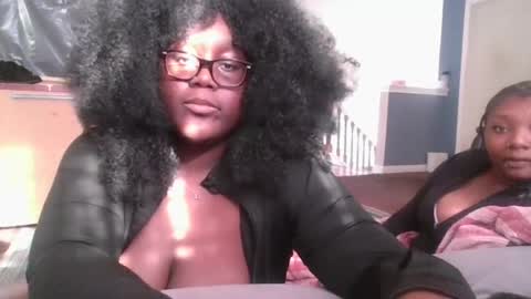 Snapshot of xoxococogirl chatting on July 18, 10:35 pm ebonibabe online show from July 18, 10:35 pm