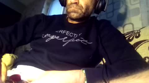 Snapshot of xploid1982 chatting on December 10, 6:22 am xploid1982 online show from December 10, 6:22 am