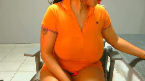 Snapshot of xspiketeex chatting on June 21, 6:27 am spykeXtee online show from June 21, 6:27 am