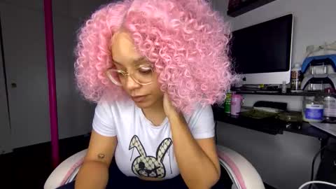 xStarGazingx online show from March 14, 9:59 am