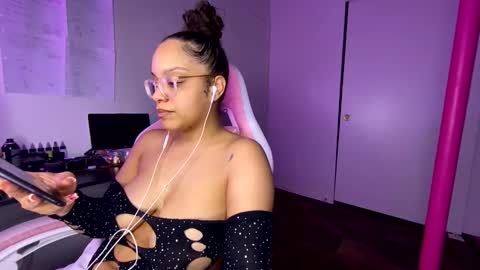 xStarGazingx online show from April 3, 6:11 am