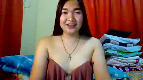 Snapshot of xsweetiemajax chatting on February 16, 2:42 am HI IM PAULINE online show from February 16, 2:42 am