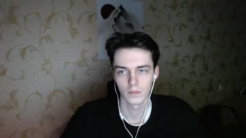 traqqq online show from April 23, 8:11 pm