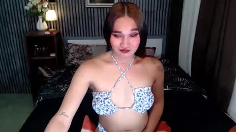 Snapshot of xtspetitehugecock chatting on May 16, 3:33 pm xtspetitehugecock online show from May 16, 3:33 pm