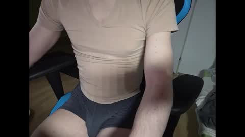 Snapshot of xufffix chatting on December 29, 3:54 am N online show from December 29, 3:54 am