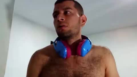 xuyeeg online show from February 6, 9:38 pm