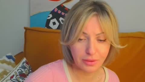 xvaleriax0 online show from February 11, 4:12 pm