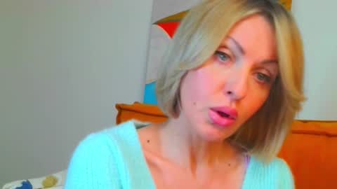 xvaleriax0 online show from February 13, 6:37 pm