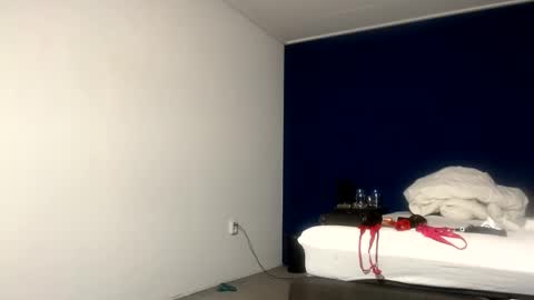 Snapshot of xx19hornyxx chatting on December 27, 6:03 am max online show from December 27, 6:03 am