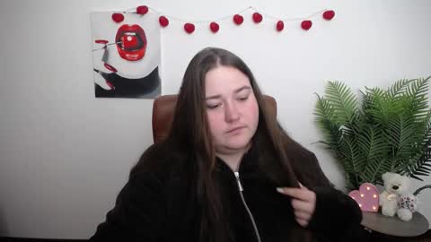 Snapshot of xx_daniella_xx chatting on February 13, 8:21 am xx daniella xx online show from February 13, 8:21 am