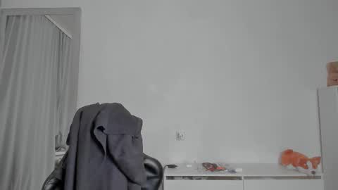 Snapshot of xx_raul_xx_ chatting on March 13, 4:30 am raul online show from March 13, 4:30 am