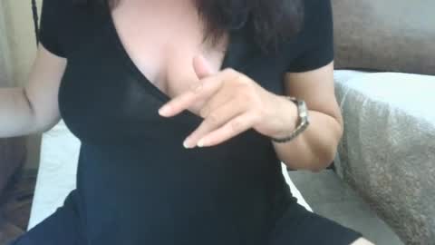 Snapshot of xxalexis chatting on July 19, 7:17 pm HotMomAlex online show from July 19, 7:17 pm